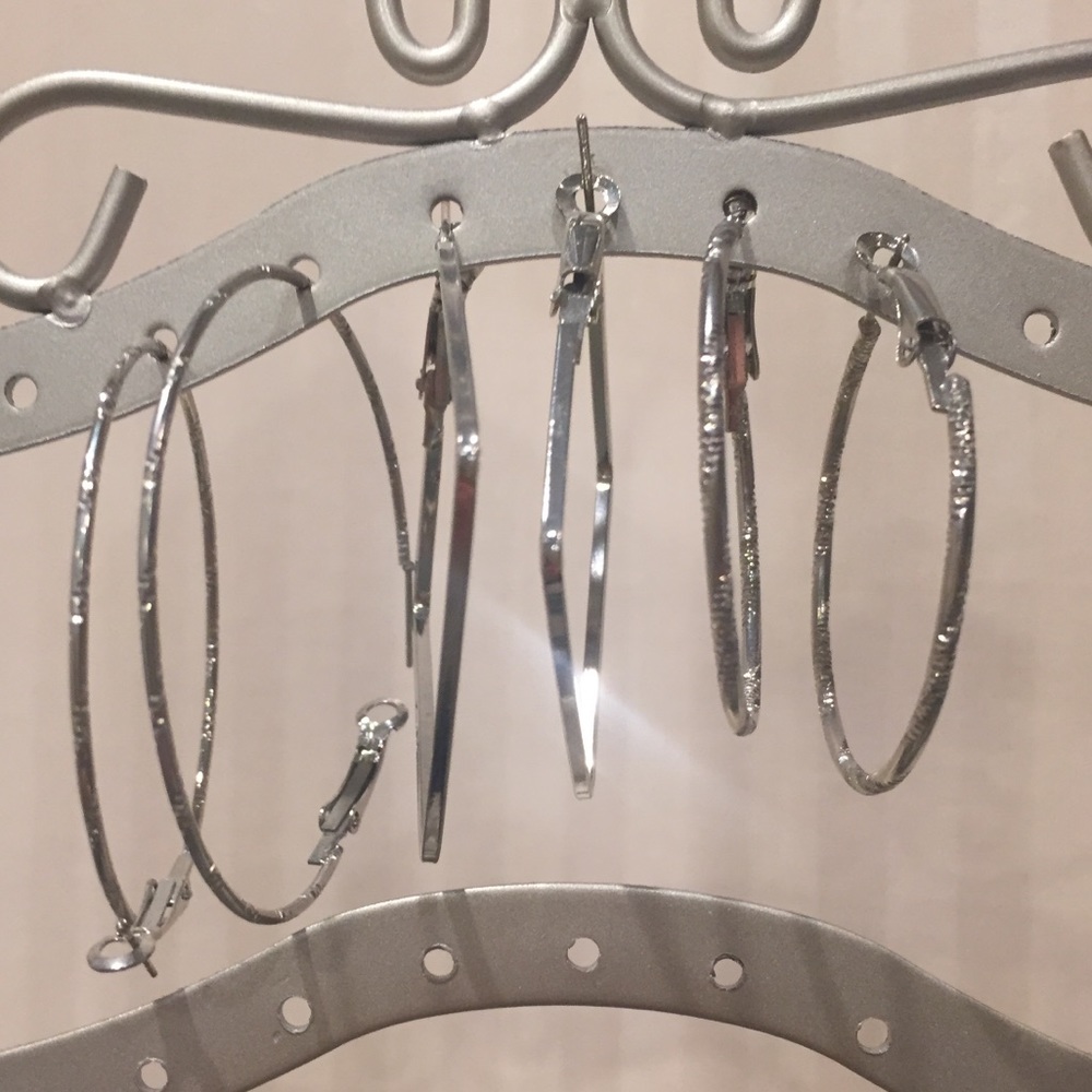 ⬇️Price Drop ⬇️Set of 3 different silver tone hoop earrings